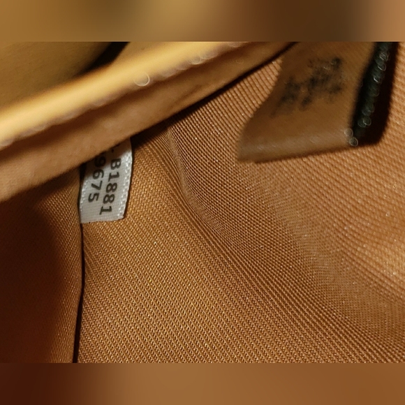 💫Hayden Foldover Crossbody Clutch With Rivets. - Picture 4 of 13